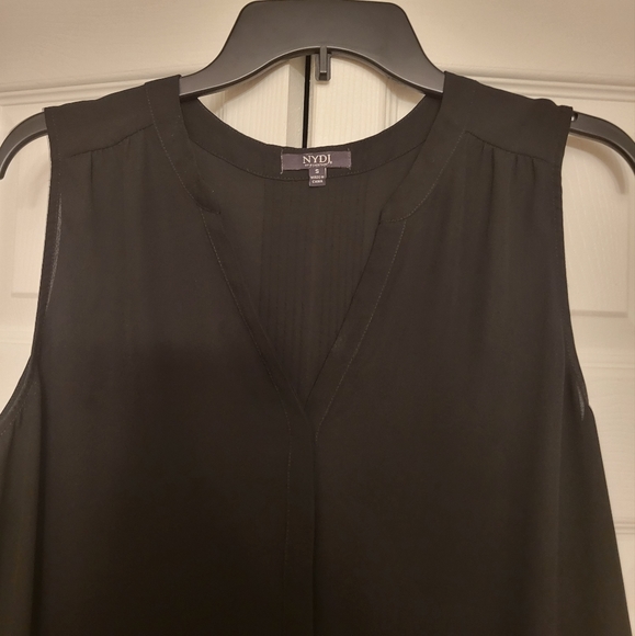 Black sleeveless blouse - Picture 2 of 6